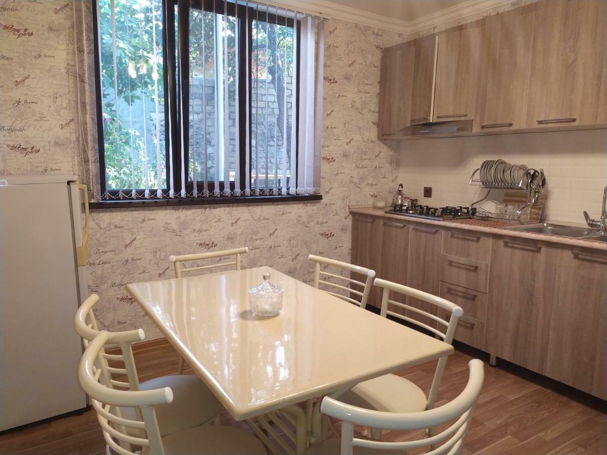 Ganja Apartment Bagian luar foto